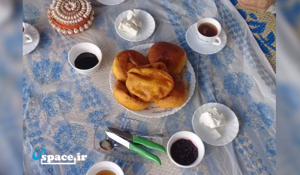غذای محلی در اقامتگاه بوم گردی بامحمود - قشم - روستای گورزین